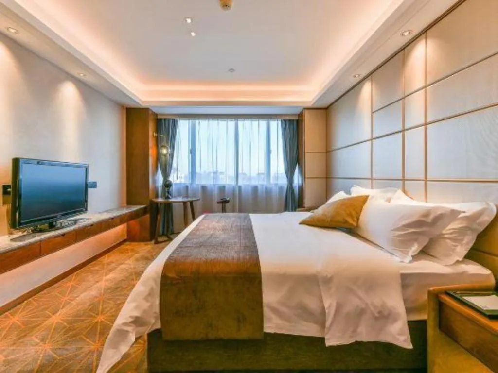 Bed in Guilin Plaza Hotel