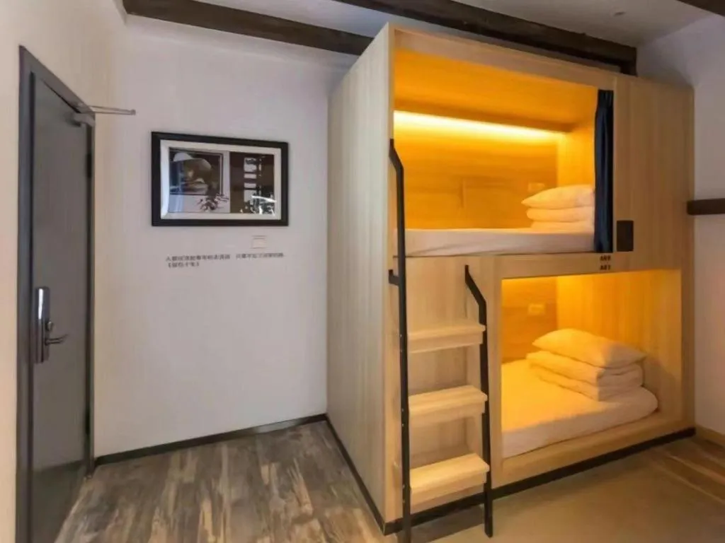 Bed in Guilin Plaza Hotel