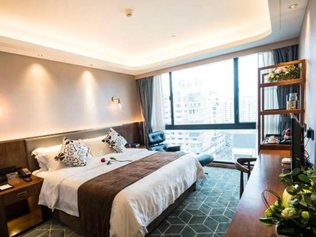 Bed in Guilin Plaza Hotel