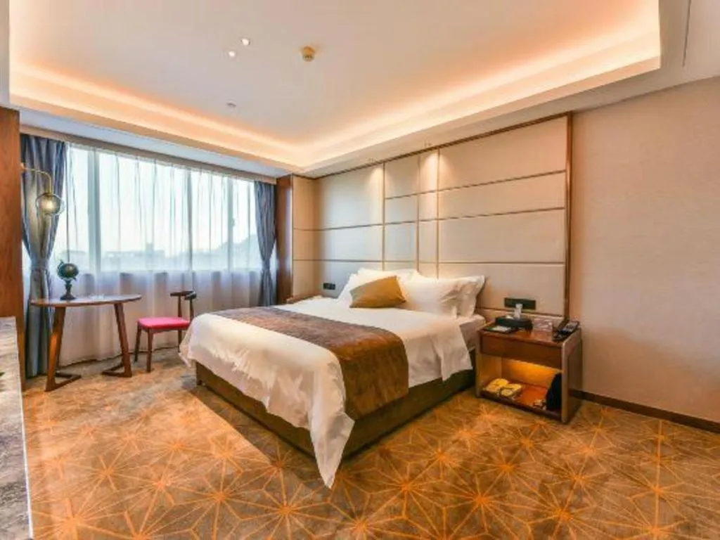 Bed in Guilin Plaza Hotel