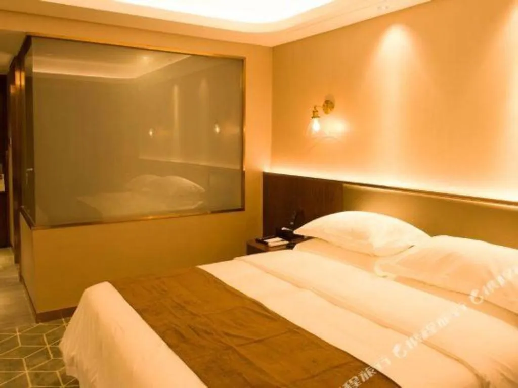 Bed in Guilin Plaza Hotel