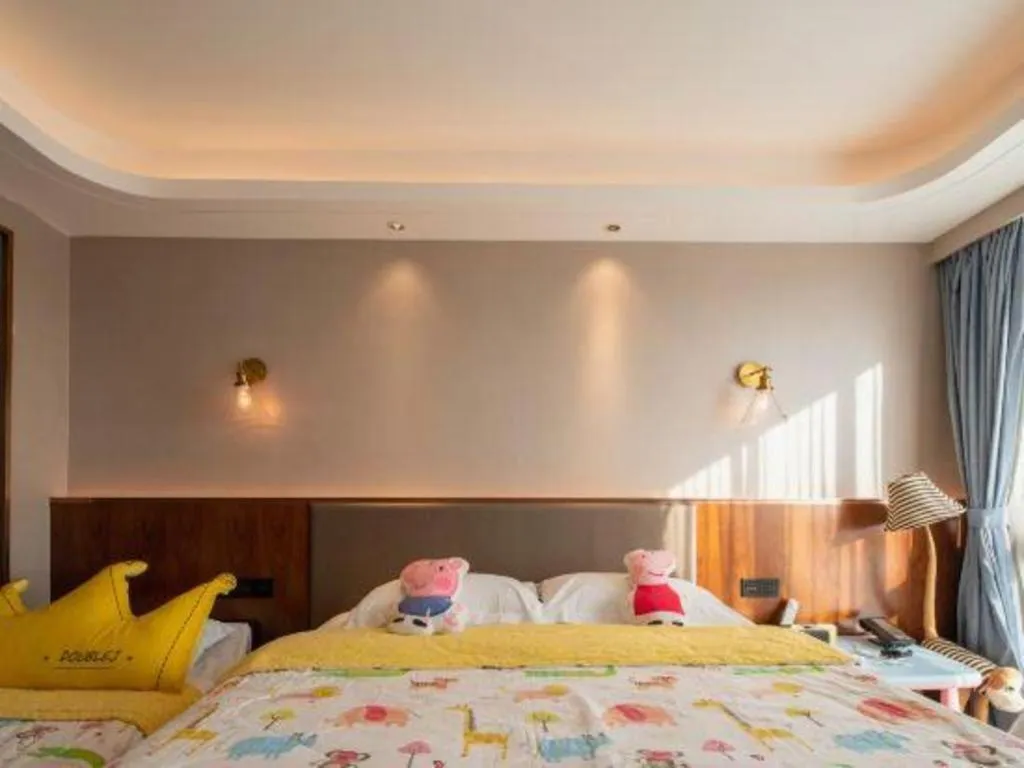 Bed in Guilin Plaza Hotel