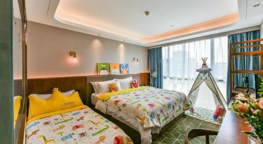 Bed in Guilin Plaza Hotel