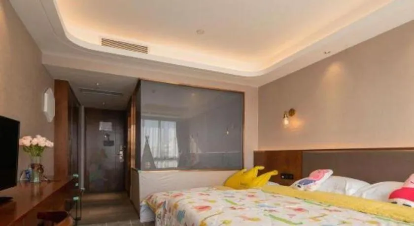 Bed in Guilin Plaza Hotel