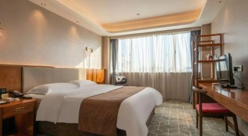 Bed in Guilin Plaza Hotel