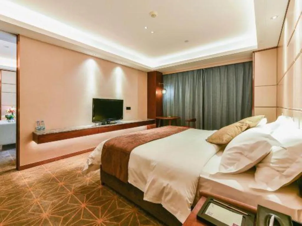 Bed in Guilin Plaza Hotel