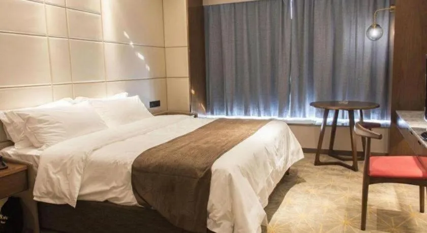 Bed in Guilin Plaza Hotel