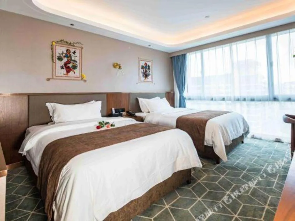 Bed in Guilin Plaza Hotel