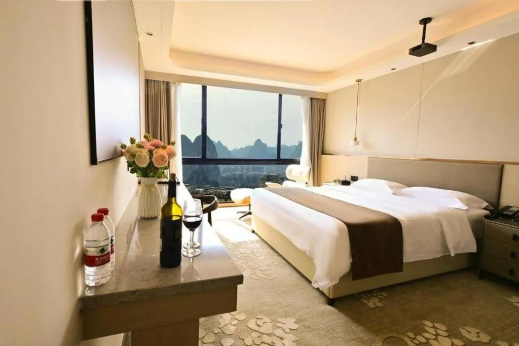 Bed in Guilin Plaza Hotel