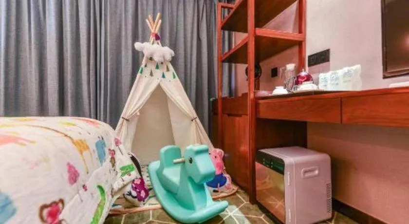 Bed in Guilin Plaza Hotel