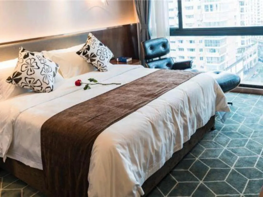 Bed in Guilin Plaza Hotel