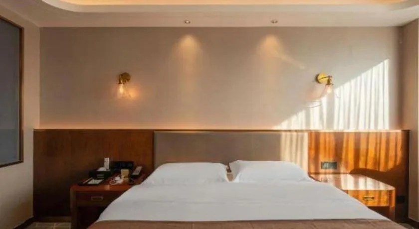 Bed in Guilin Plaza Hotel