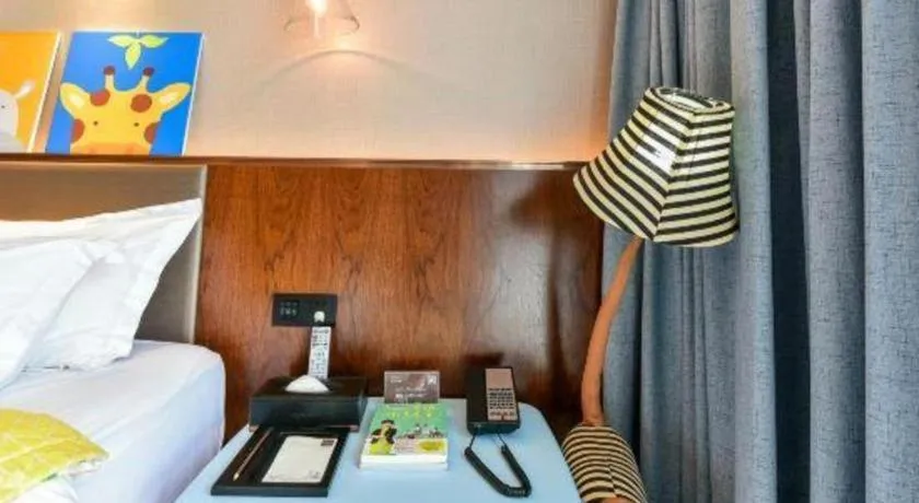 Bed in Guilin Plaza Hotel