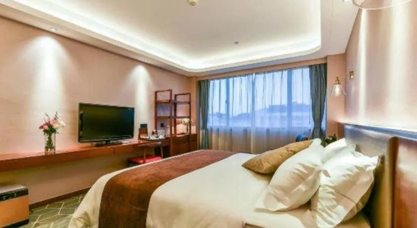 Bed in Guilin Plaza Hotel