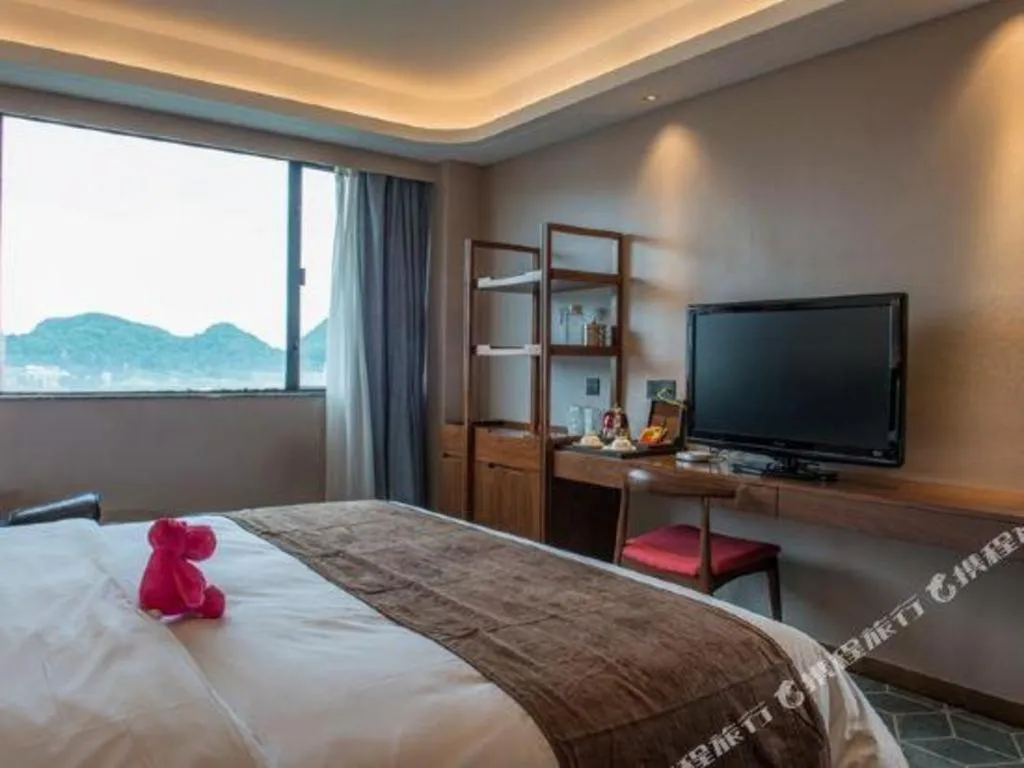 Bed in Guilin Plaza Hotel