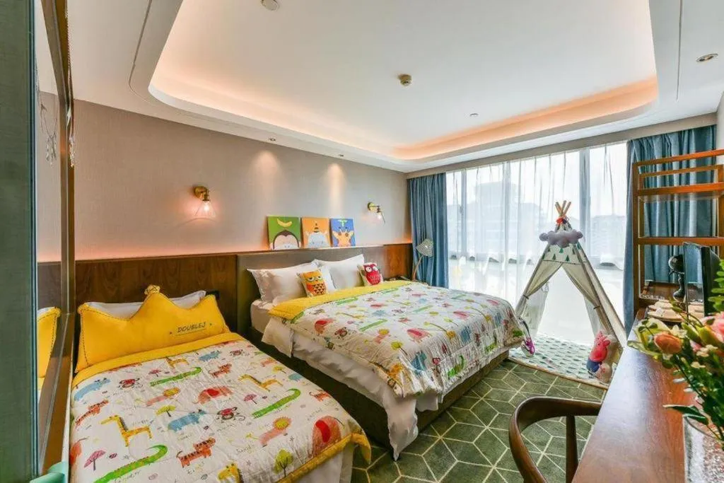 Bed in Guilin Plaza Hotel