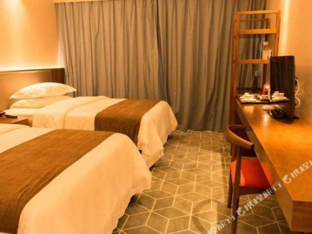 Bed in Guilin Plaza Hotel