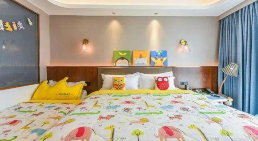 Bed in Guilin Plaza Hotel