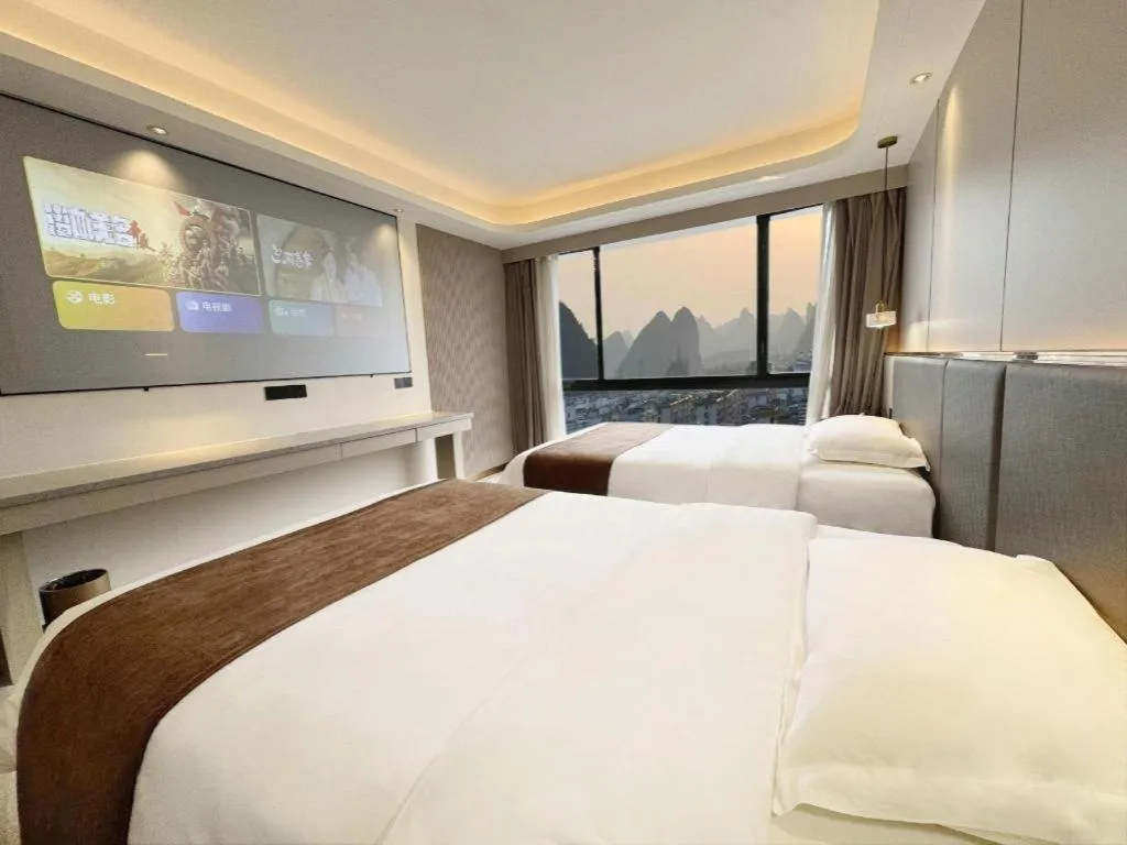 Bed in Guilin Plaza Hotel