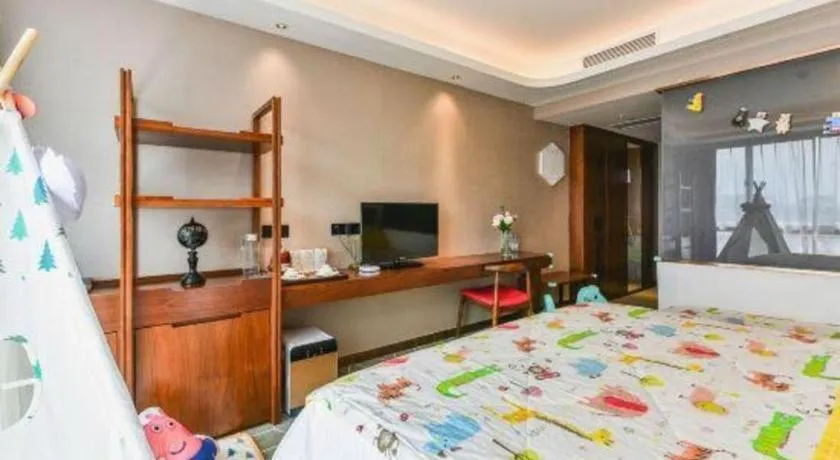 Bed in Guilin Plaza Hotel