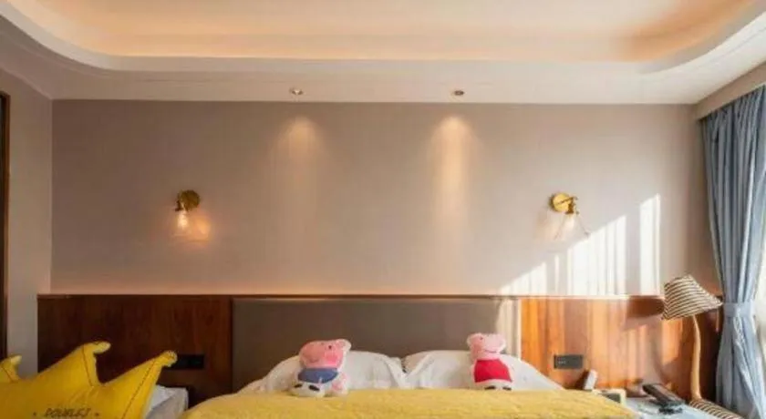 Bed in Guilin Plaza Hotel