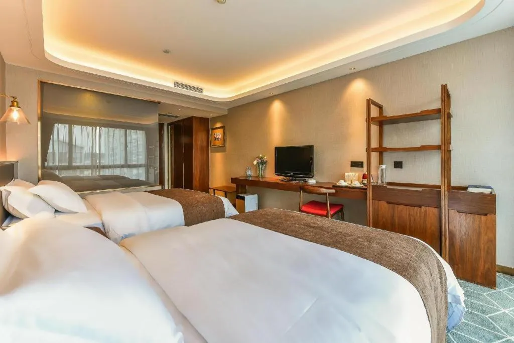 Bed in Guilin Plaza Hotel