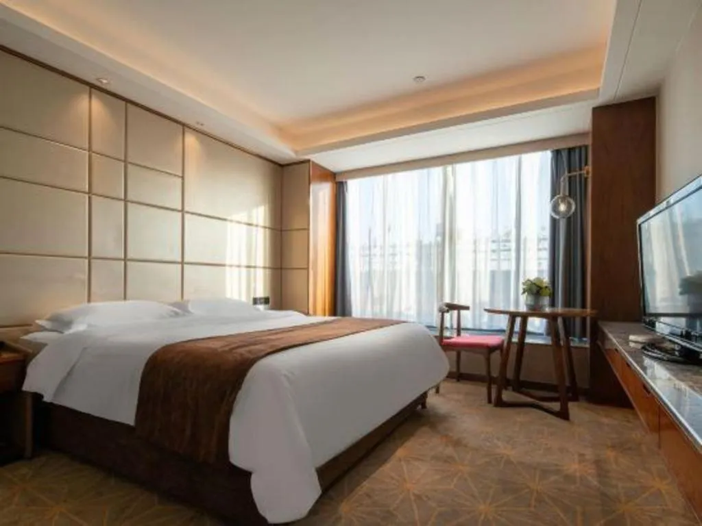 Bed in Guilin Plaza Hotel