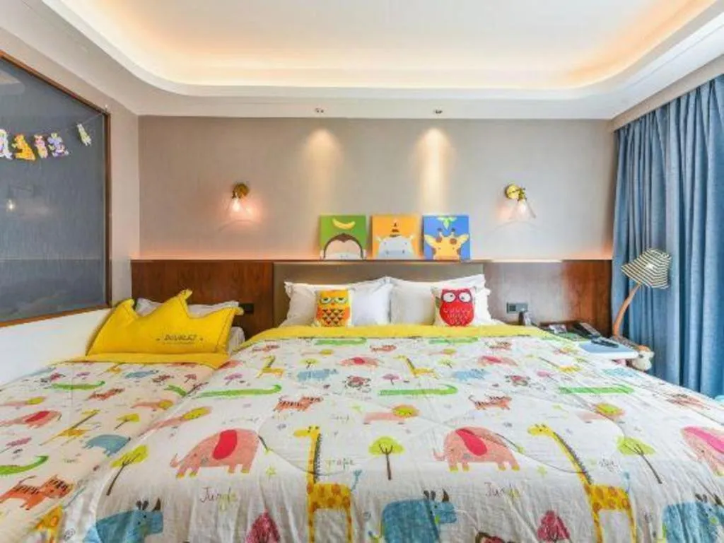 Bed in Guilin Plaza Hotel