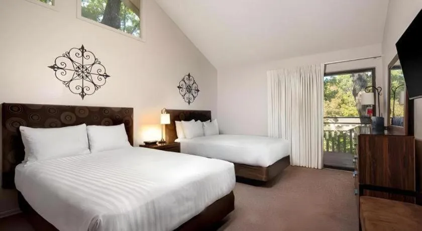 Bed in Tan-Tar-A Estates