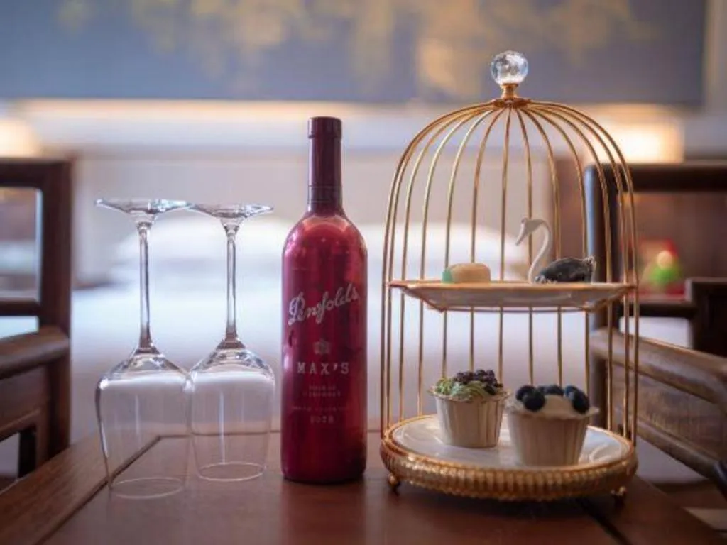 Bed in Hangzhou Blossom Hotel