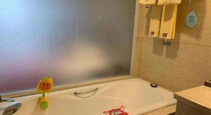 Xinjin Celebrity City Hotel