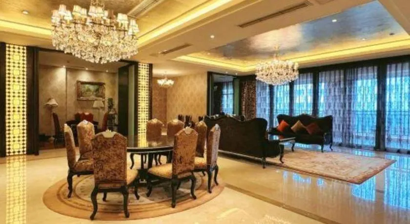 Xinjin Celebrity City Hotel