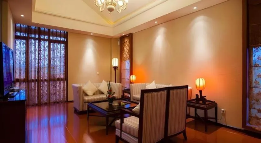 Xinjin Celebrity City Hotel