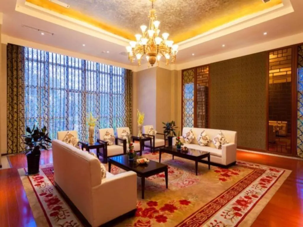 Xinjin Celebrity City Hotel