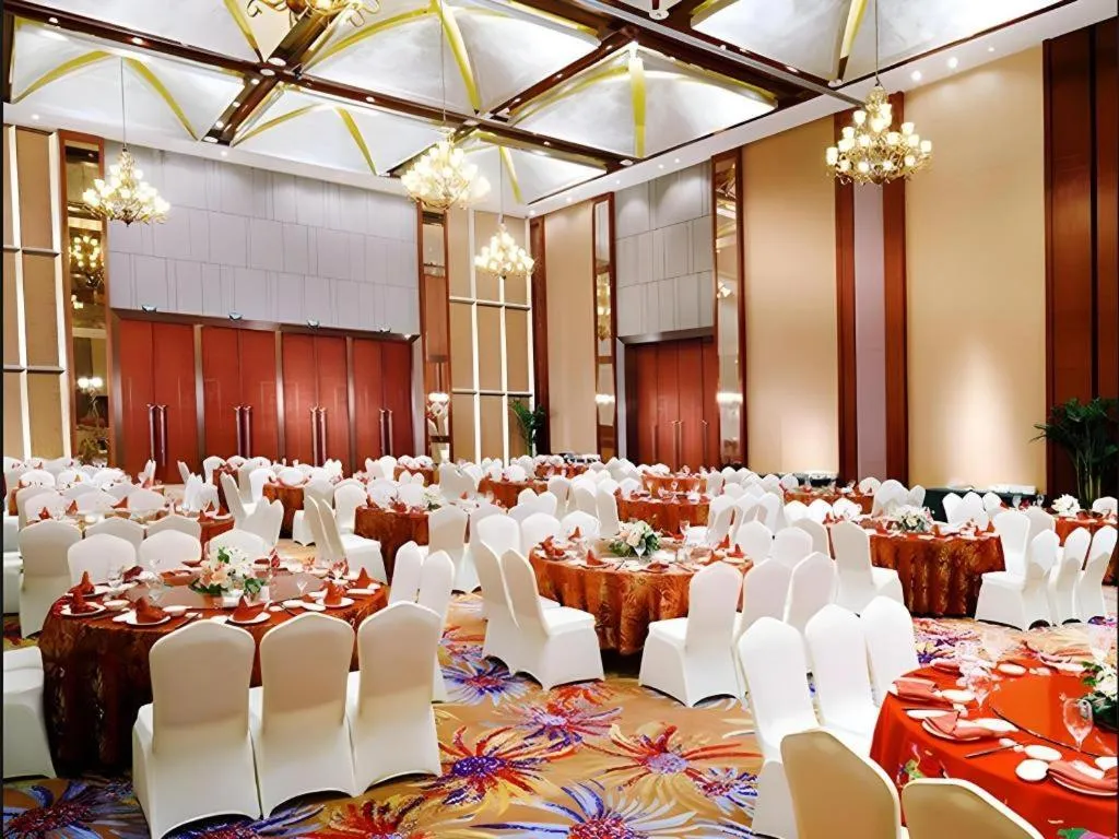 Xinjin Celebrity City Hotel