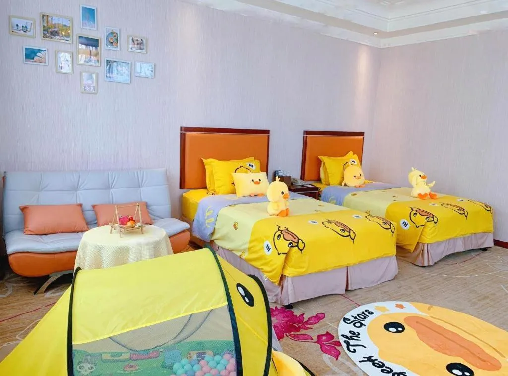 Bed in Xinjin Celebrity City Hotel