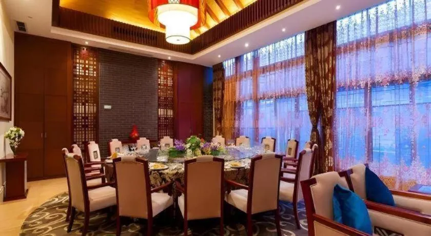 Xinjin Celebrity City Hotel