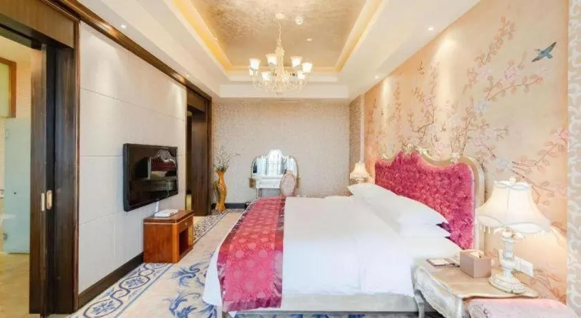 Bed in Xinjin Celebrity City Hotel