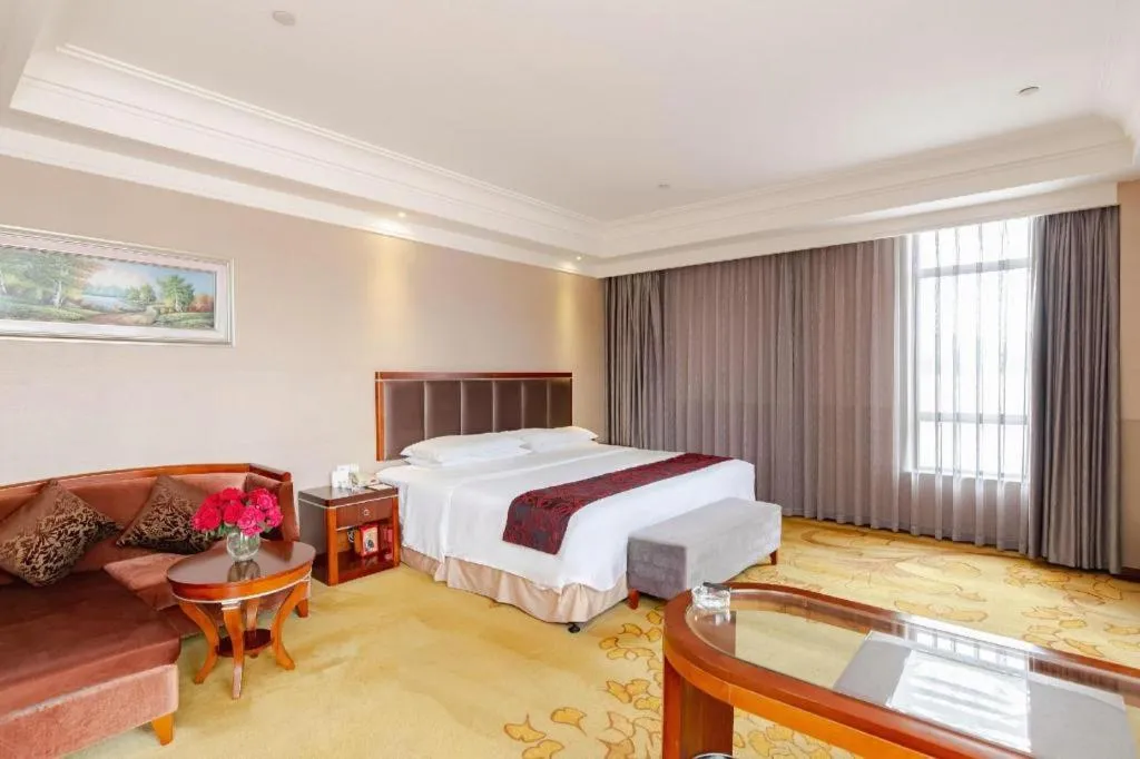 Bed in Xinjin Celebrity City Hotel