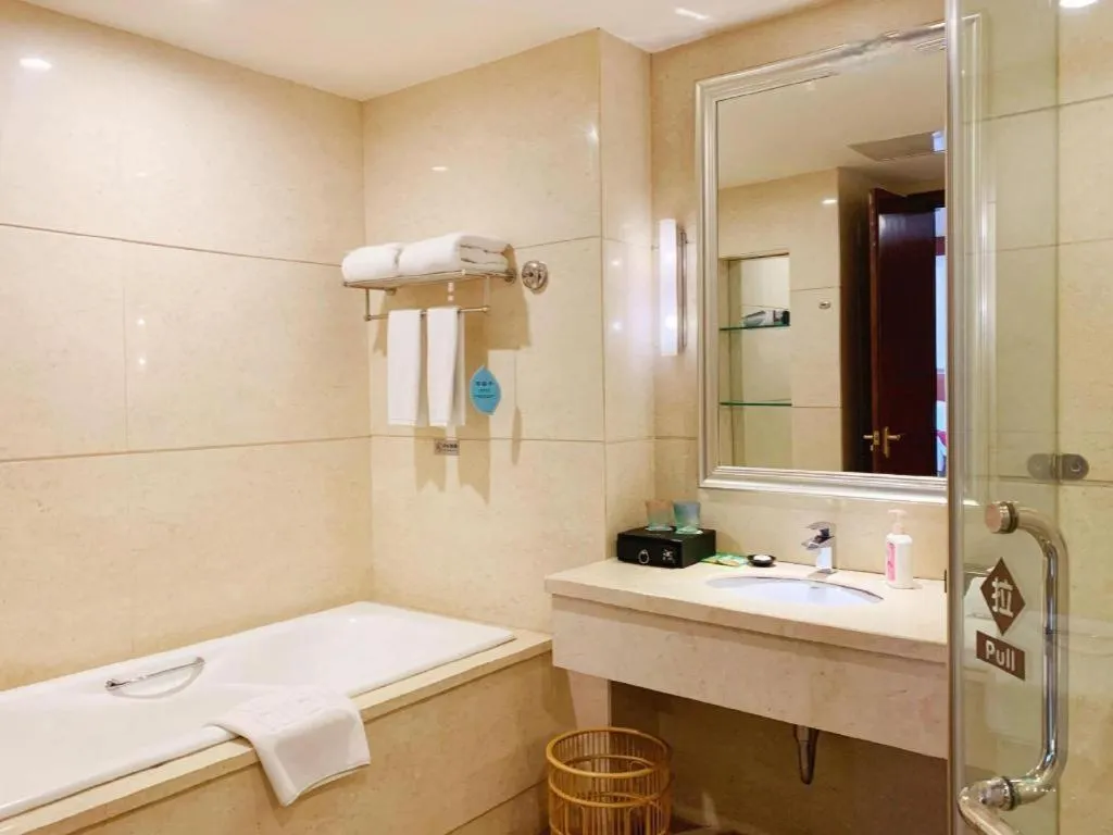 Xinjin Celebrity City Hotel