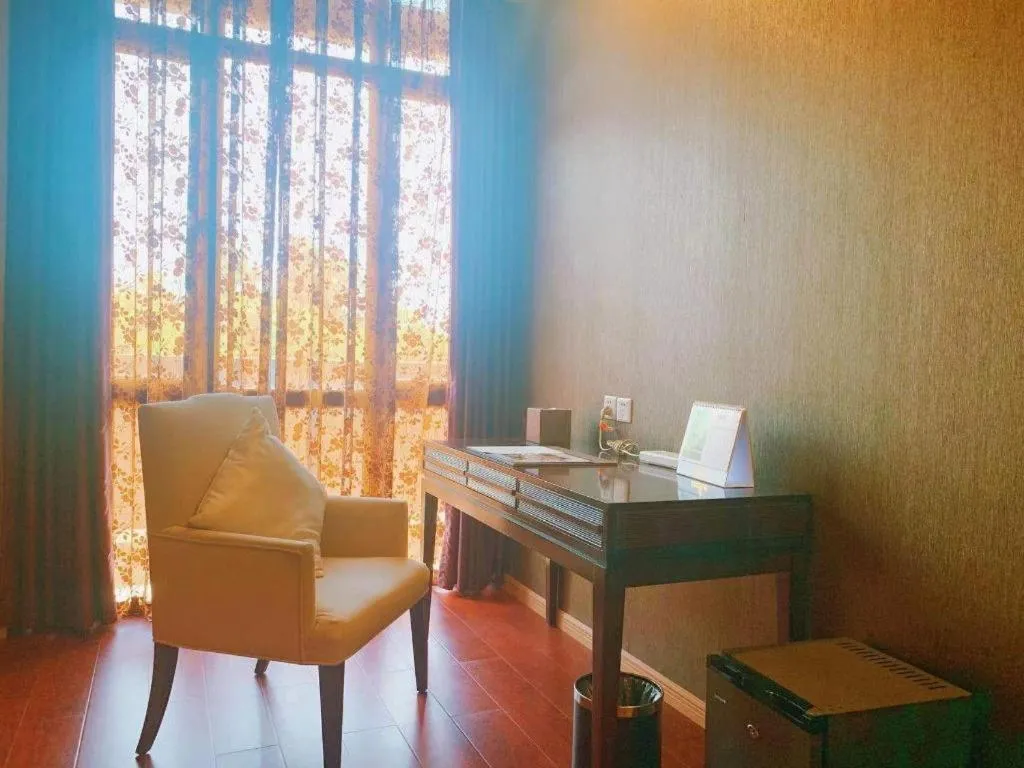 Xinjin Celebrity City Hotel