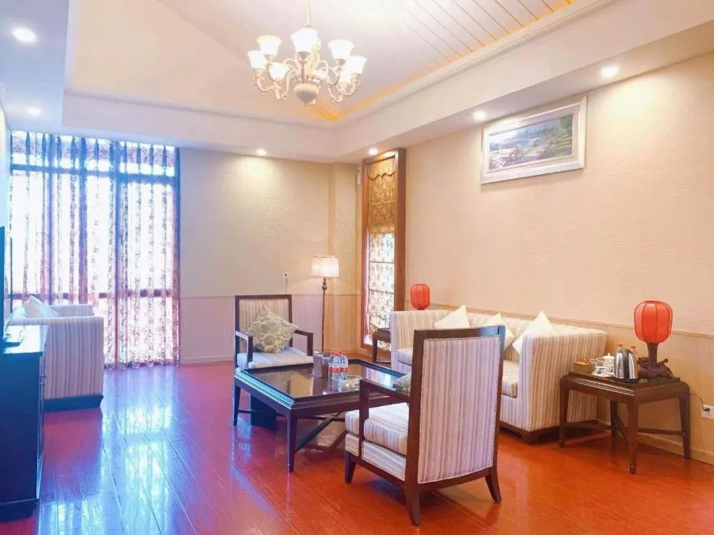 Xinjin Celebrity City Hotel