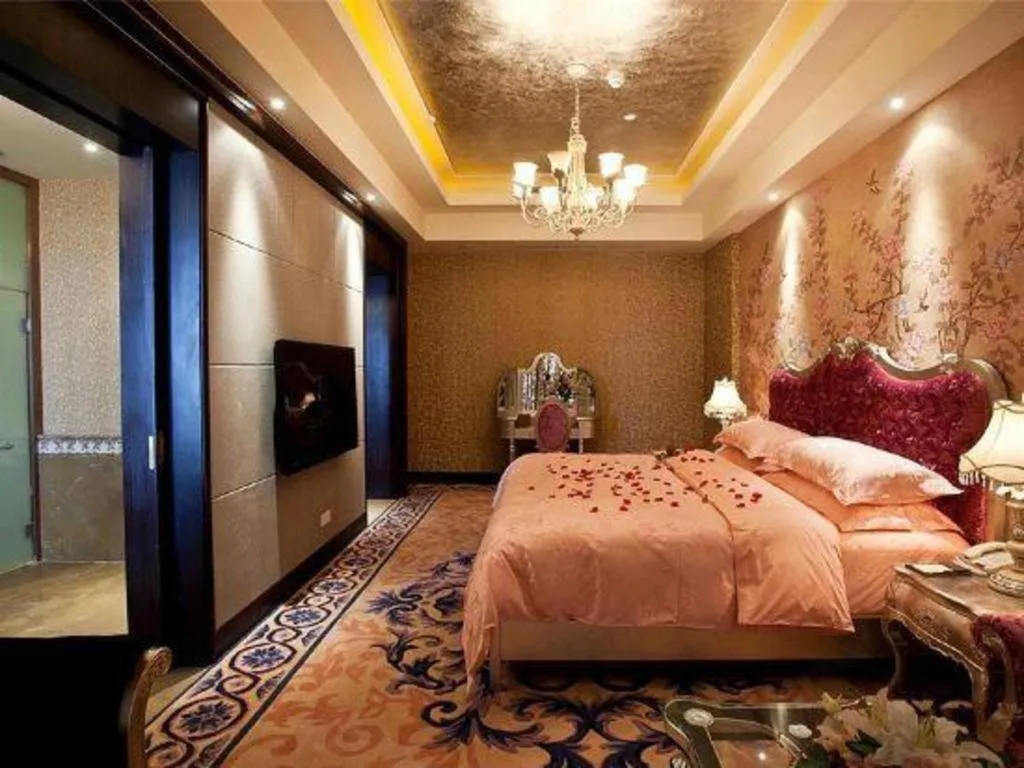 Bed in Xinjin Celebrity City Hotel