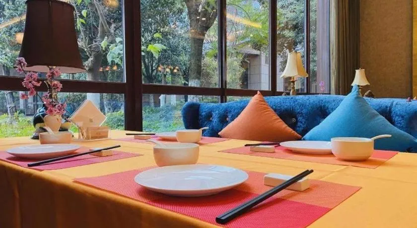 Xinjin Celebrity City Hotel