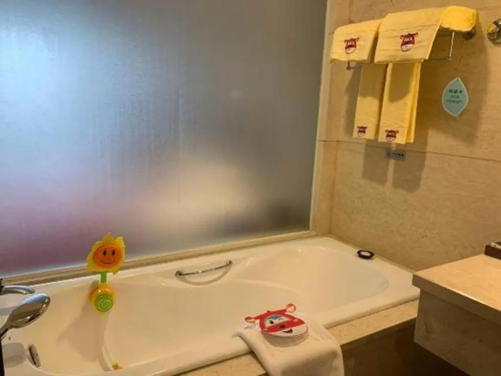 Xinjin Celebrity City Hotel