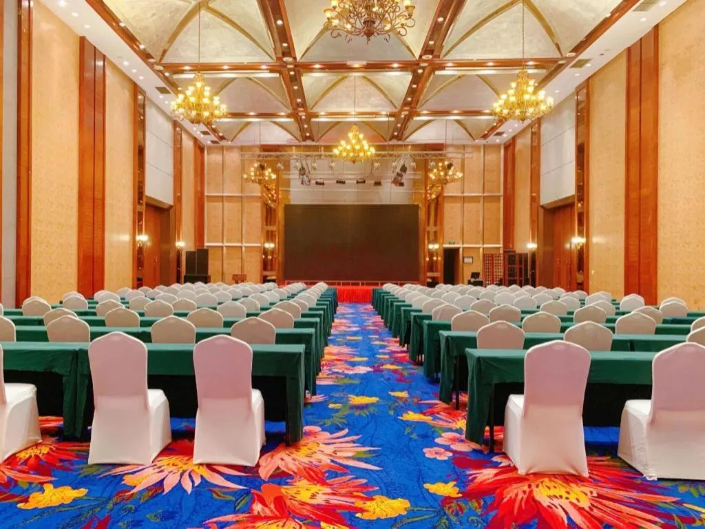 Xinjin Celebrity City Hotel