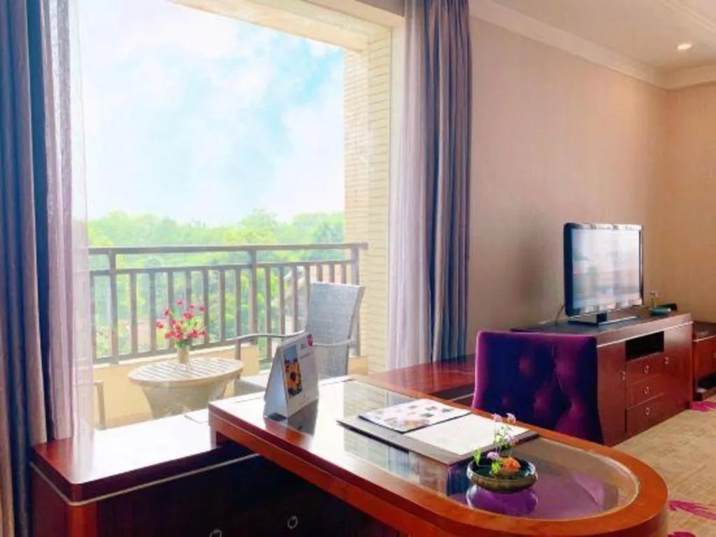 Xinjin Celebrity City Hotel