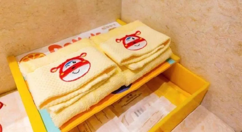 Xinjin Celebrity City Hotel