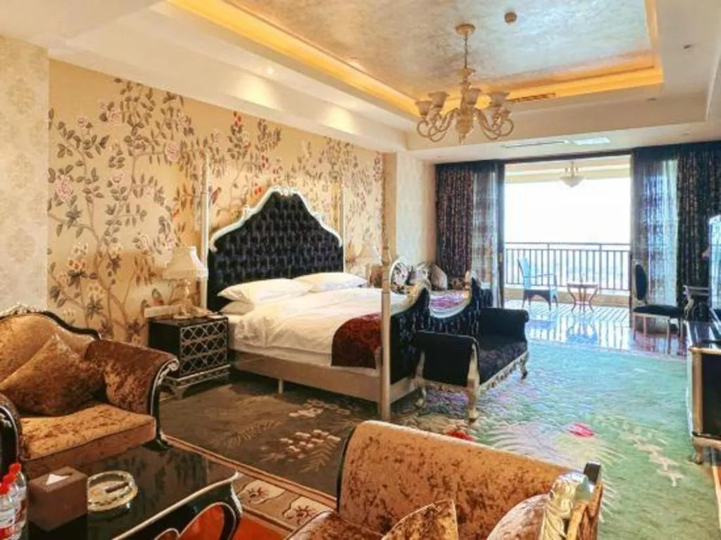 Bed in Xinjin Celebrity City Hotel