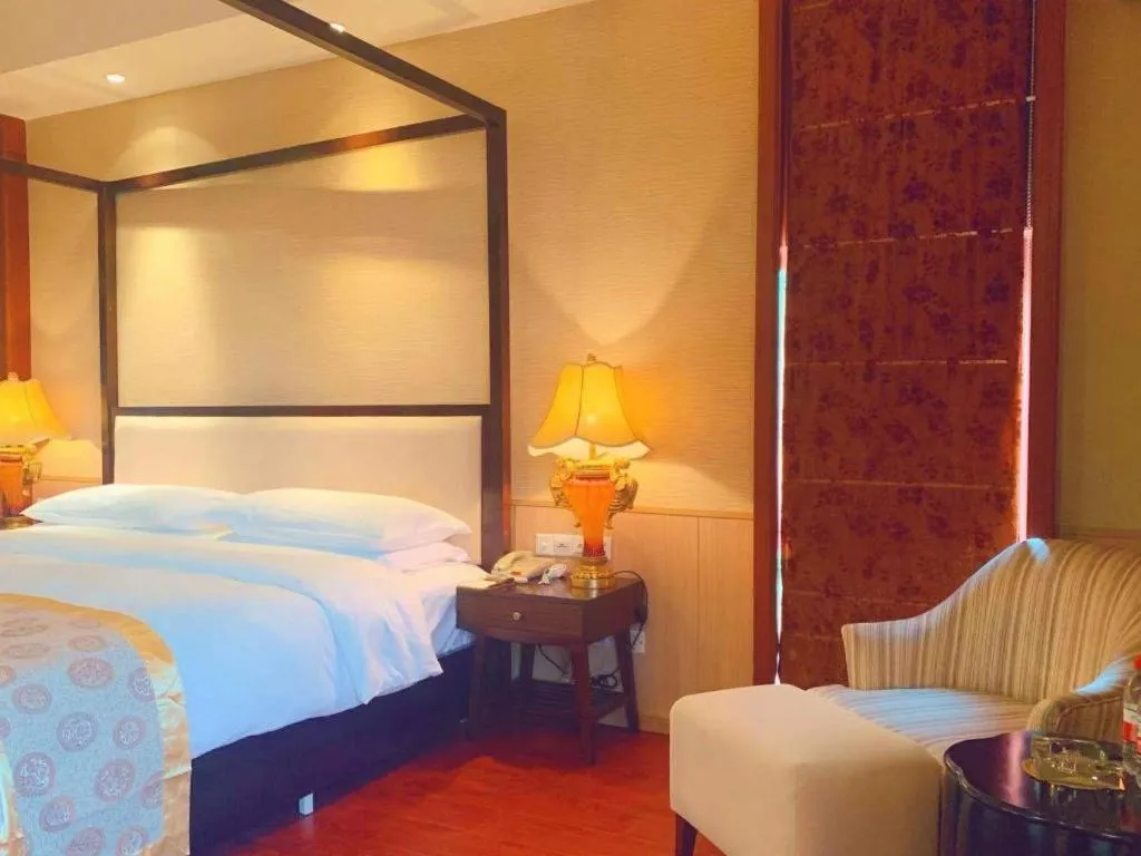 Bed in Xinjin Celebrity City Hotel